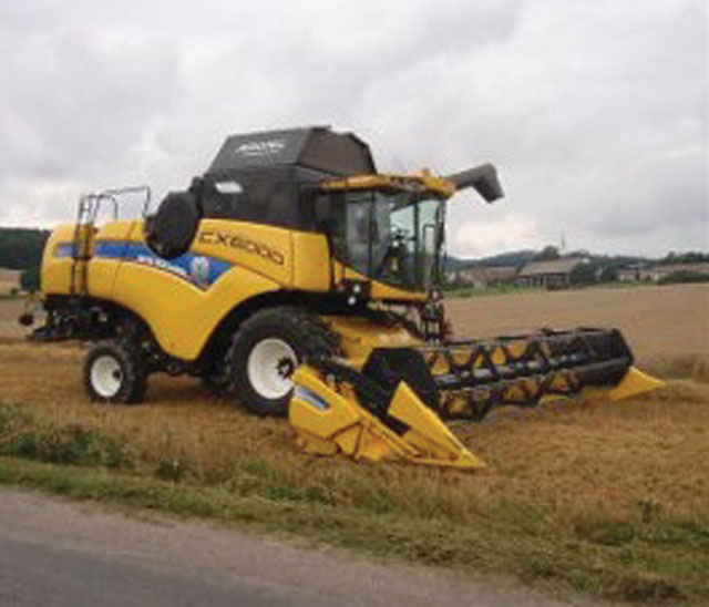 NEW HOLLAND CX6090 Latérale